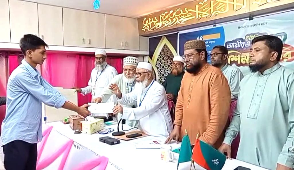 মা ও তিন বোন হারানো সিফাতকে জামায়াত আমীরের আর্থিক সহায়তা